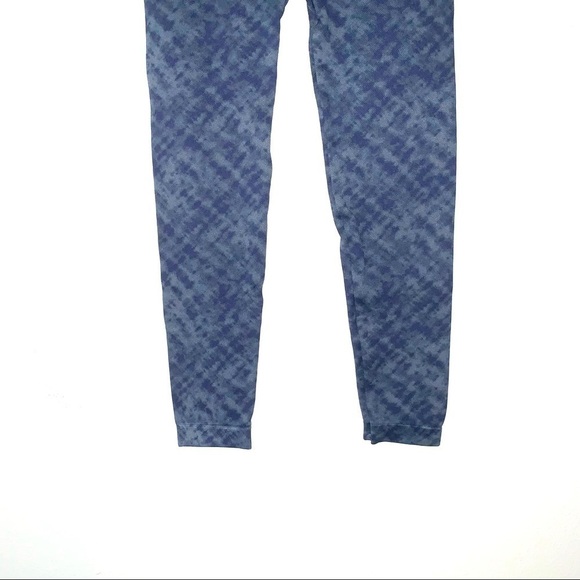 Spanx Look at Me Now Seamless Cropped Leggings in Indigo Watercolor size Small - Picture 6 of 8